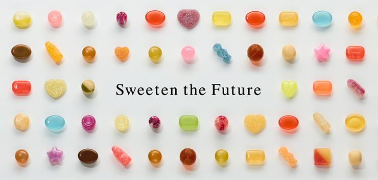 【IR広告】～Sweeten the Future～心がひとつぶ、大きくなる。カンロは事業を通じて 人と社会の持続可能な未来に貢献します